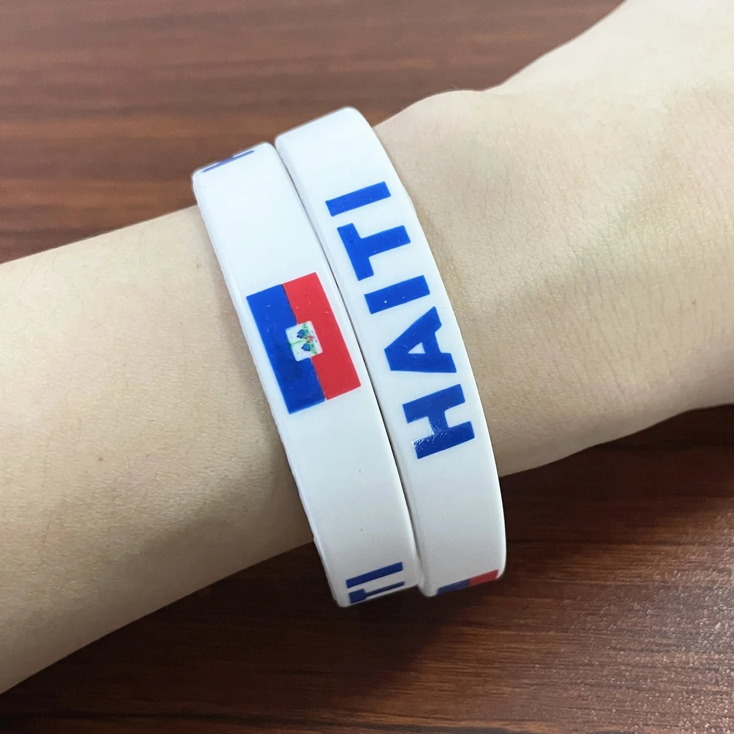 2pcs Haiti Flag Silicone Bracelets Sport Game Wristband National Flags Wrist Strap for Men Women Rubber Band Fashion Accessories